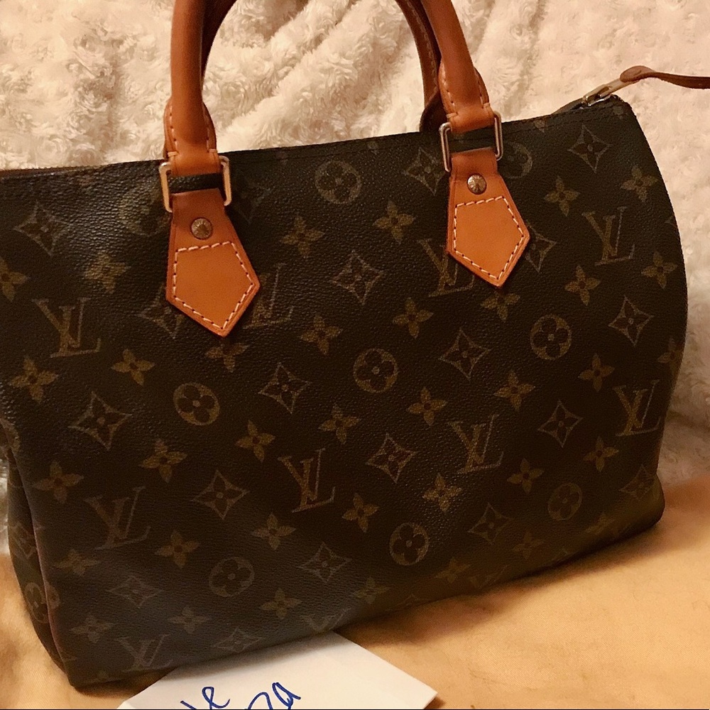 Louis Vuitton Monogram Canvas Speedy 30